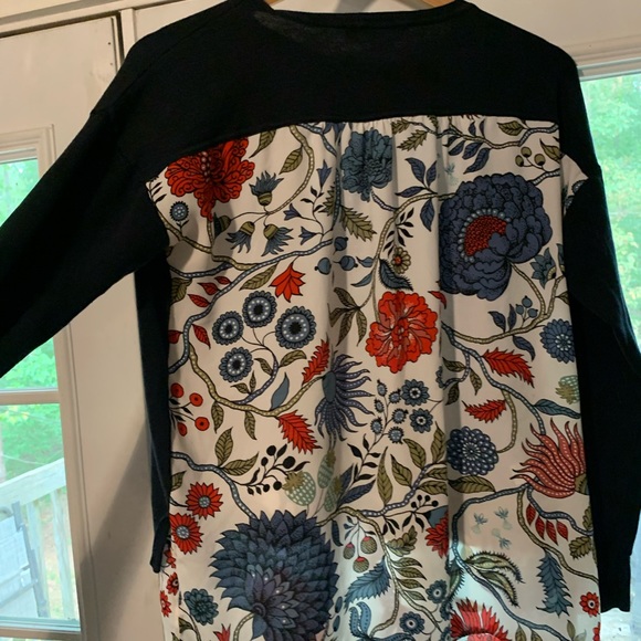 LOFT- Womens size Small, black long sleeved top with built in floral undershirt - Picture 5 of 5